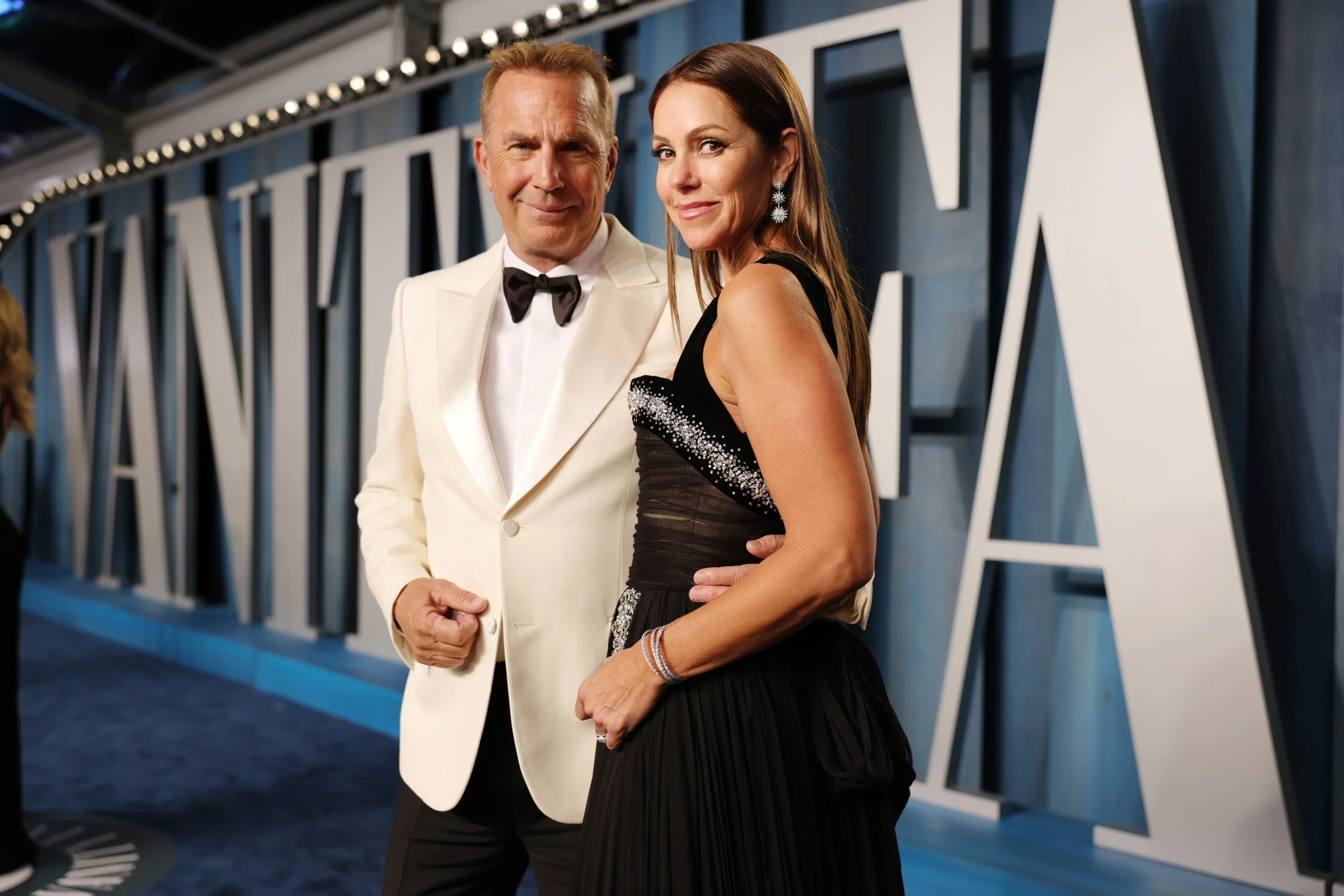 Kevin Costner’S Wife Christine Files For Divorce After 18 Years Of ...